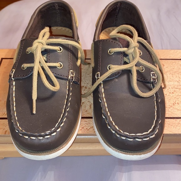 Little Boyd classic Boat Shoe! So sharp! Size 2 - Picture 2 of 5